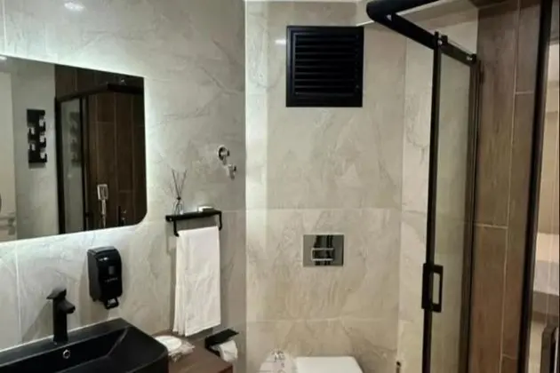 Jakuzili Deluxe Suite Oda