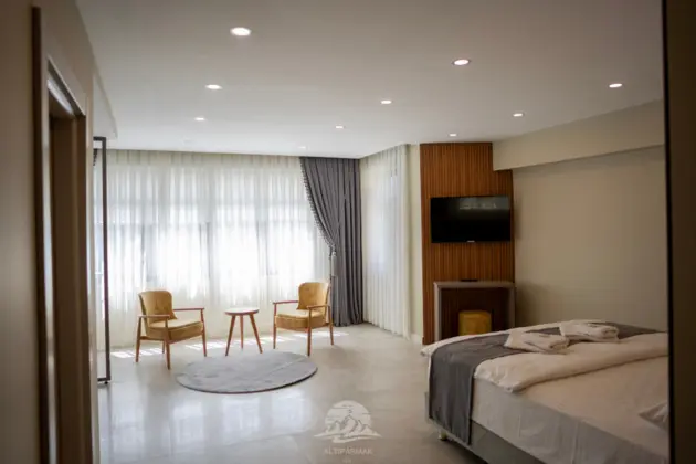 Jakuzili Deluxe Suite Oda