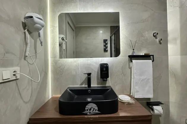 Jakuzili Deluxe Suite Oda