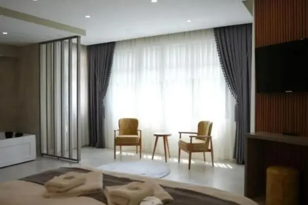 Jakuzili Deluxe Suite Oda