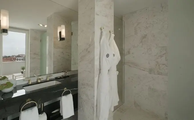 Deluxe Tek Büyük Yataklı Oda, Balkon