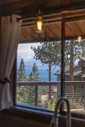 Ev, Birden Çok Yatak, Sıcak Su Havuzu