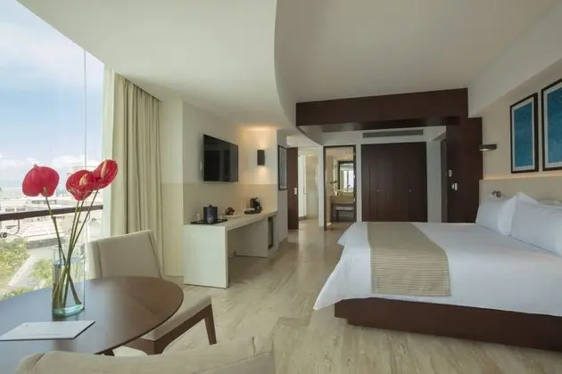 Altitude Corner Suite Ocean Front