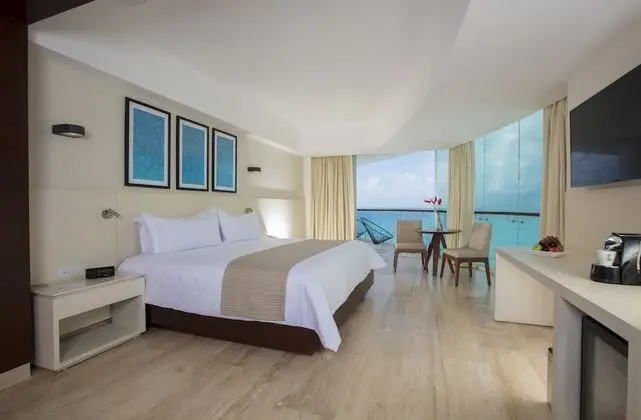Altitude Corner Suite Ocean Front
