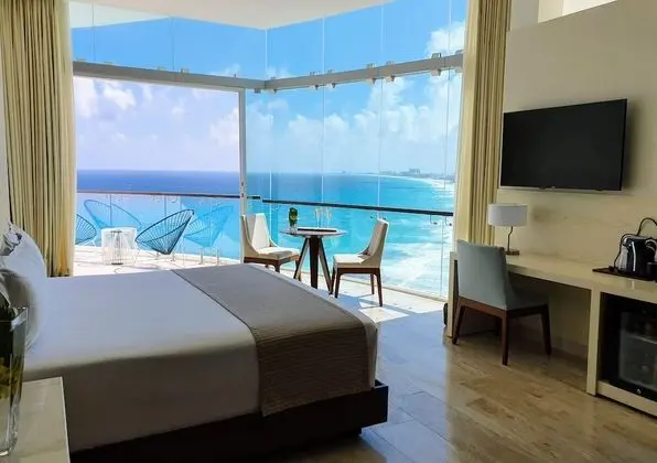 Altitude Corner Suite Ocean Front