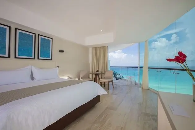 Altitude Corner Suite Ocean Front