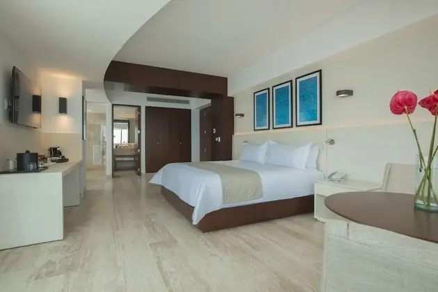 Altitude Corner Suite Ocean Front