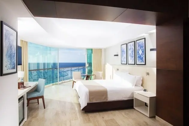 Altitude Corner Suite Ocean Front