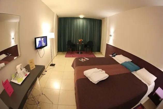 Tek Büyük veya İki Ayrı Yataklı Oda