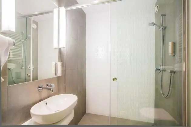 Büyük Yataklı Tek Kişilik Oda