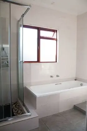 Standard Tek Büyük Yataklı Oda, Ortak Banyo