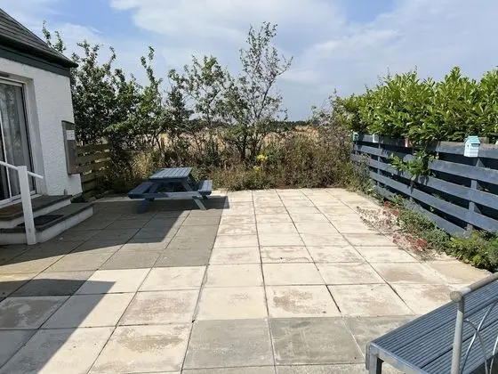Stüdyo, Bahçe Manzaralı