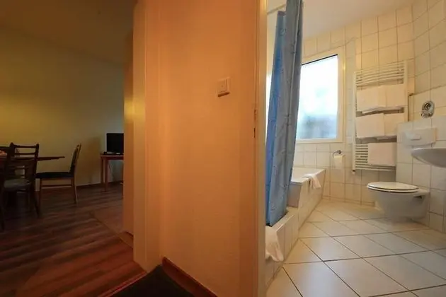 Üç Kişilik Oda