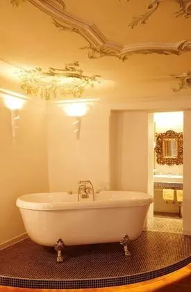 Junior Süit (with Hot Tub)