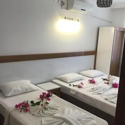 Triple, Kara veya Havuz Manzaralı