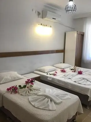 Triple, Kara veya Havuz Manzaralı