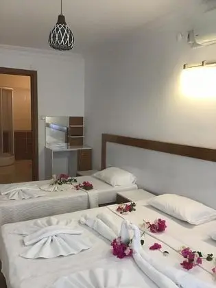 Triple, Kara veya Havuz Manzaralı