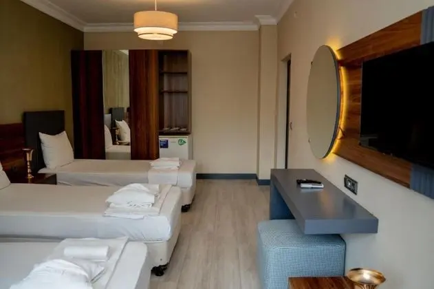 https://images.odamax.com/img/1024x768/odamax/image/upload/Altuncu_Premium_Thermal_Hotel_202511051713267_Altuncu_Premium_Termal_Aile_Odas_4_.jpg