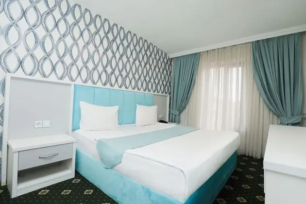 Tek Büyük veya İki Ayrı Yataklı Oda, Havuz Kullanımı, Şehir Manzaralı