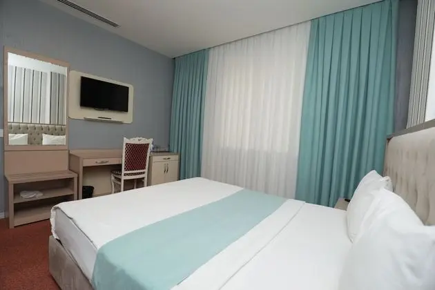 Tek Büyük veya İki Ayrı Yataklı Oda, Havuz Kullanımı, Şehir Manzaralı