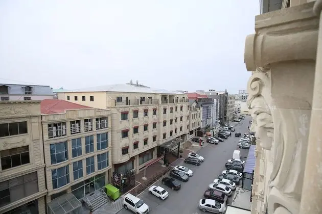 Tek Büyük veya İki Ayrı Yataklı Oda, Havuz Kullanımı, Şehir Manzaralı