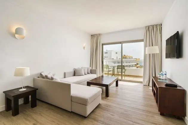Suite Frontal Ocean View 3 Adults + 2 Children