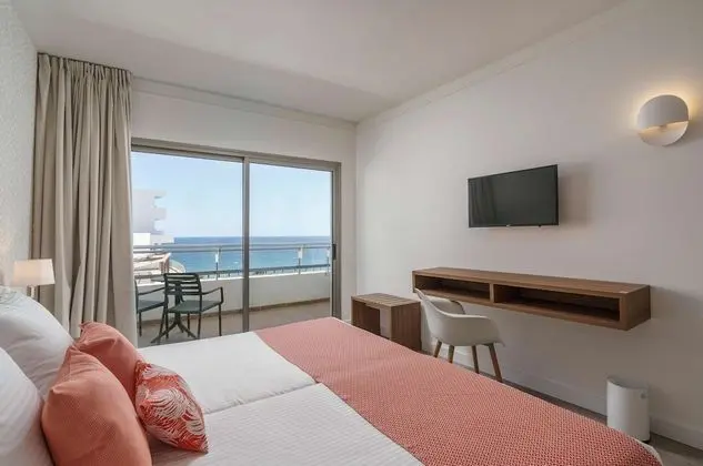 Suite Frontal Ocean View 3 Adults + 2 Children