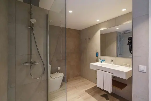 Suite Frontal Ocean View 3 Adults + 2 Children