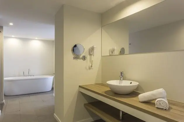 Junior Suite Pool View single Use