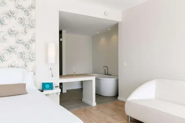 Junior Suite Pool View single Use