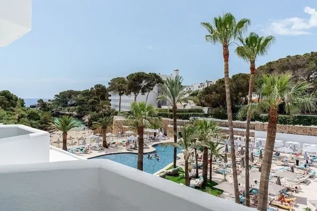 Tek Büyük Yataklı Oda, Balkon, Havuz Manzaralı (2 Adults)
