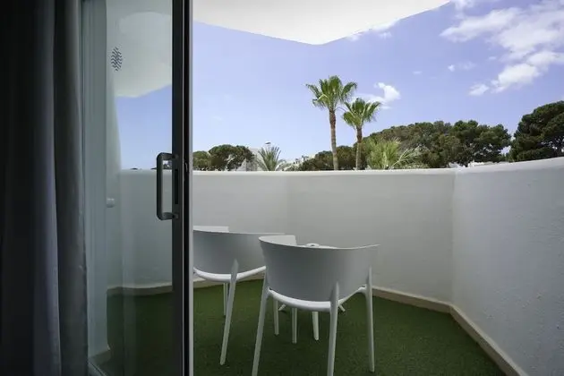 Tek Büyük Yataklı Oda, Balkon, Havuz Manzaralı (2 Adults)