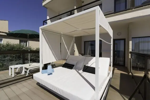 MFC Double Frontal Sea View with Bali Bed (2 Adults)
