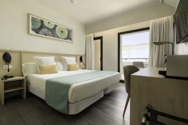 MFC Double Frontal Sea View with Bali Bed (2 Adults)