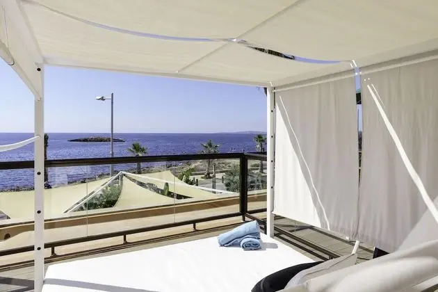 MFC Double Frontal Sea View with Bali Bed (2 Adults)