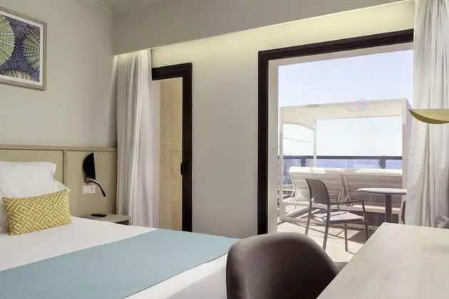 MFC Double Frontal Sea View with Bali Bed (2 Adults)