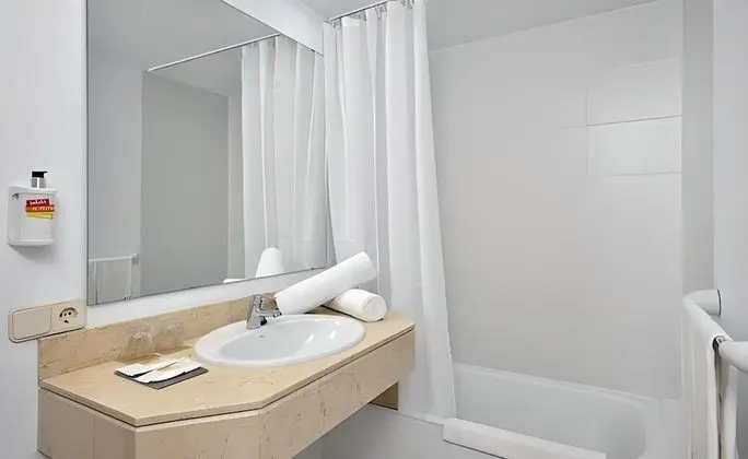 Tek Büyük Yataklı Oda (2 adults + 1 child)