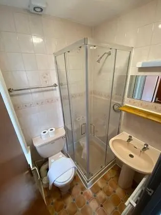 Üç Kişilik Oda, Banyolu/Duşlu
