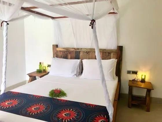 Comfort Tek Büyük Yataklı Oda, Havuz Manzaralı