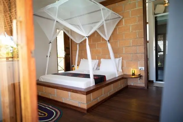 Comfort Tek Büyük Yataklı Oda, Havuz Manzaralı