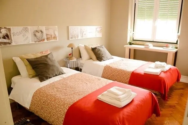 İki Ayrı Yataklı Oda, Ortak Banyo