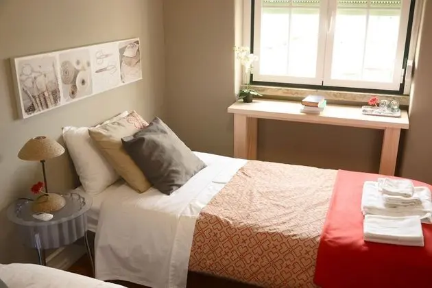 İki Ayrı Yataklı Oda, Ortak Banyo