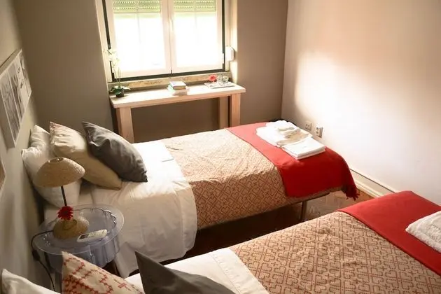 İki Ayrı Yataklı Oda, Ortak Banyo