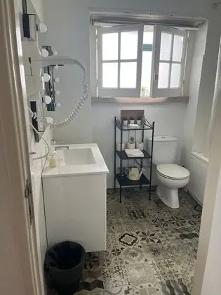 Tek Büyük Yataklı Oda, Ortak Banyo