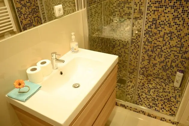 Tek Büyük Yataklı Oda, Ortak Banyo