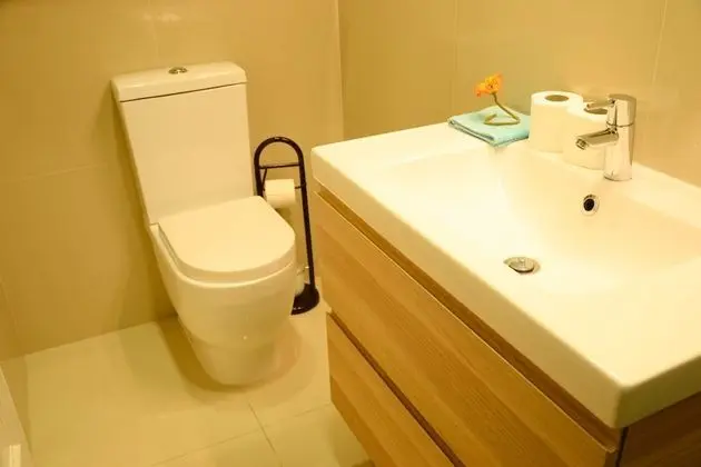 Tek Büyük Yataklı Oda, Ortak Banyo