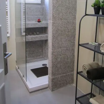 Tek Büyük Yataklı Oda, Ortak Banyo