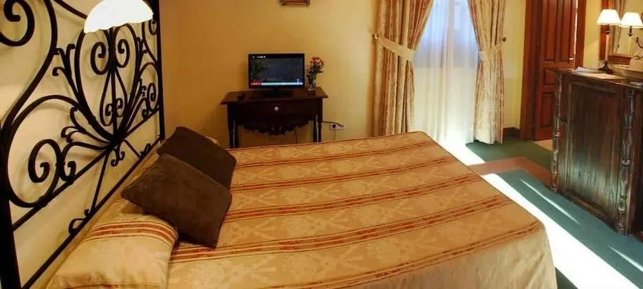 Basic Tek Büyük Yataklı Oda