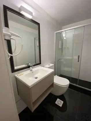 Üç Kişilik Oda