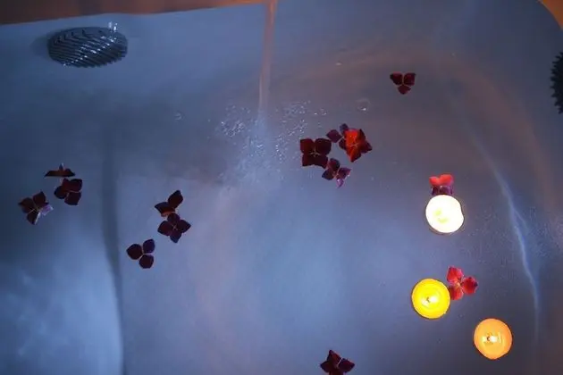 Superior Tek Büyük veya İki Ayrı Yataklı Oda, Sıcak Su Küveti